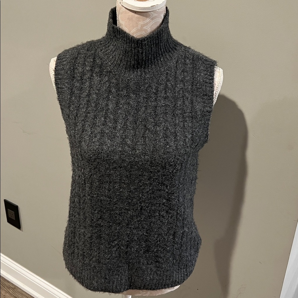 Evereve Gray Sleeveless Turtleneck Sweater